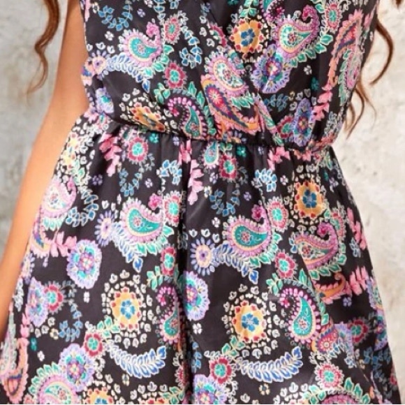 NWOT Shein Paisley & Floral Print Overlap Collar Cami
Romper Size Large - Picture 5 of 5